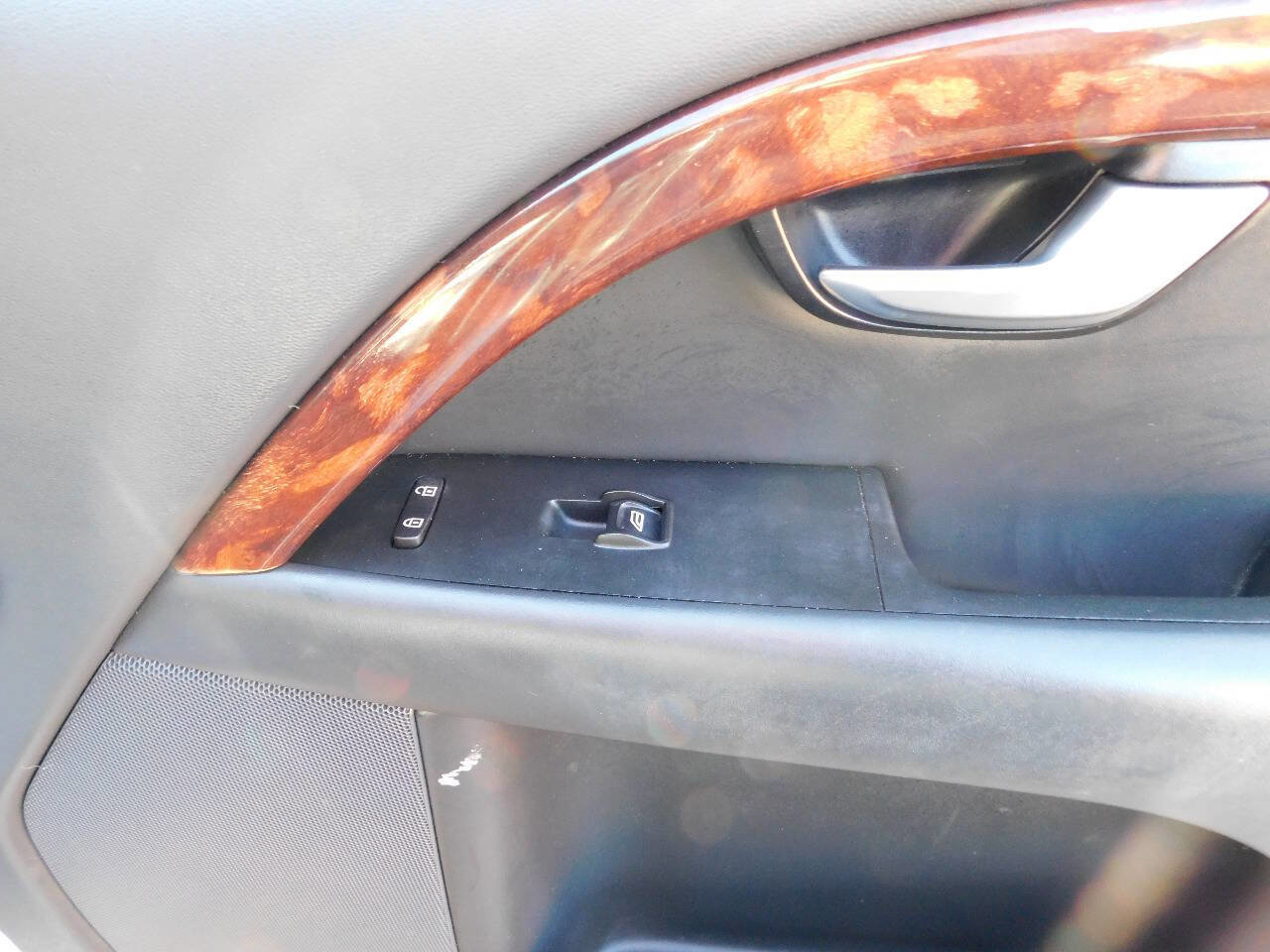 Used 2010 Volvo V70 image 18