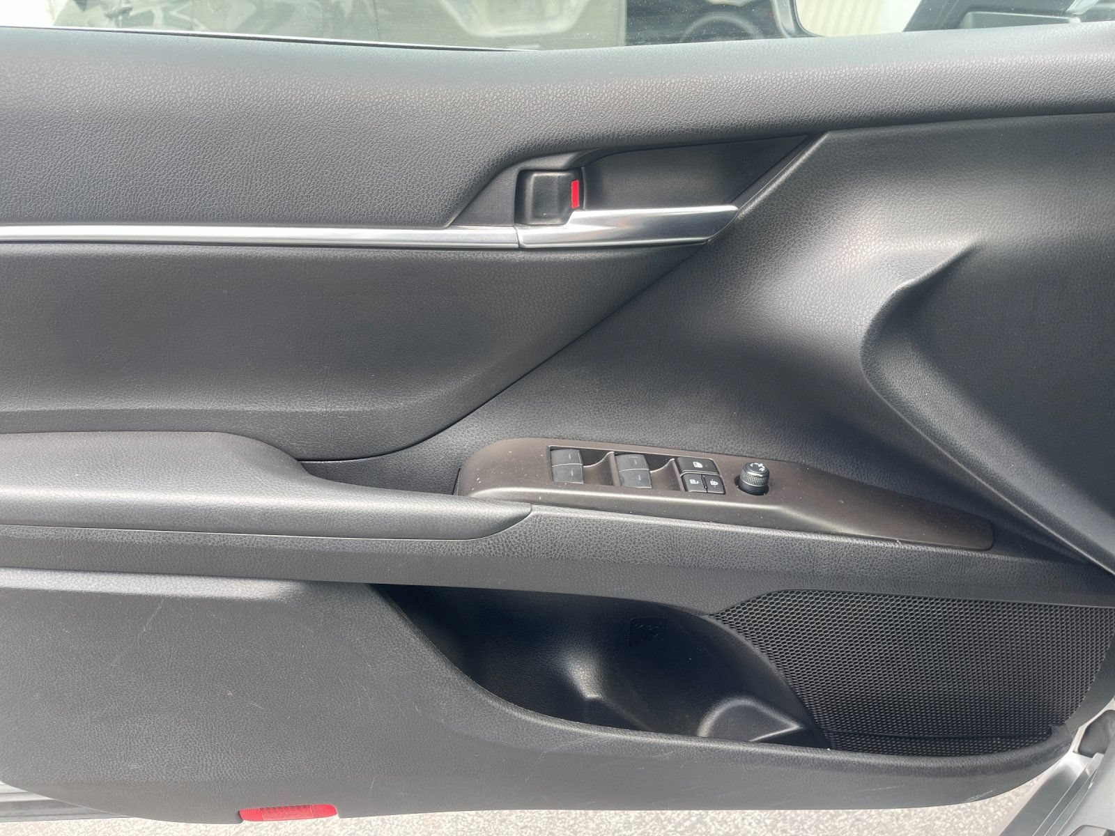 Used 2024 Toyota Camry SE FWD image 12