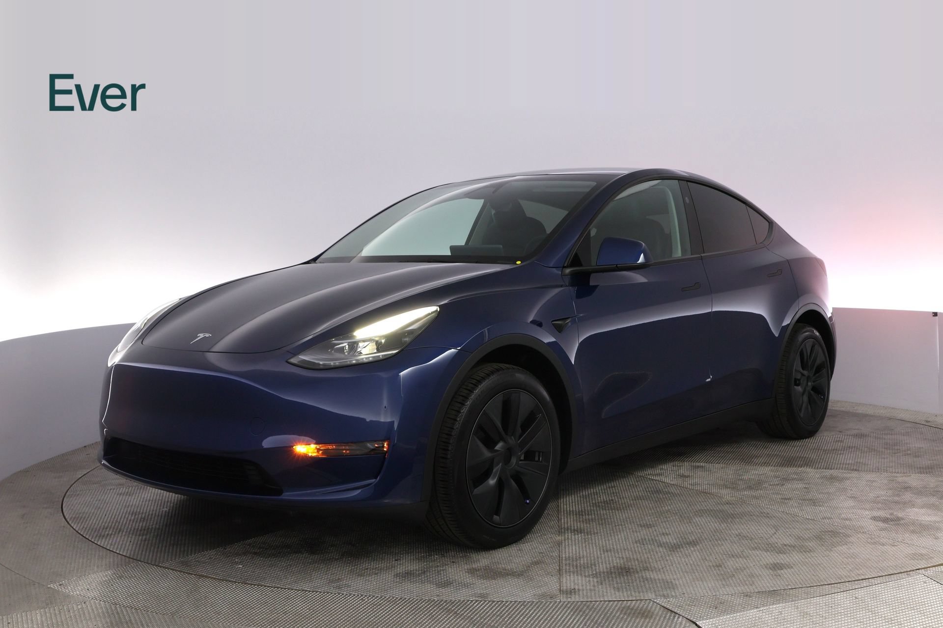 Used 2024 Tesla Model Y 2WD image 2