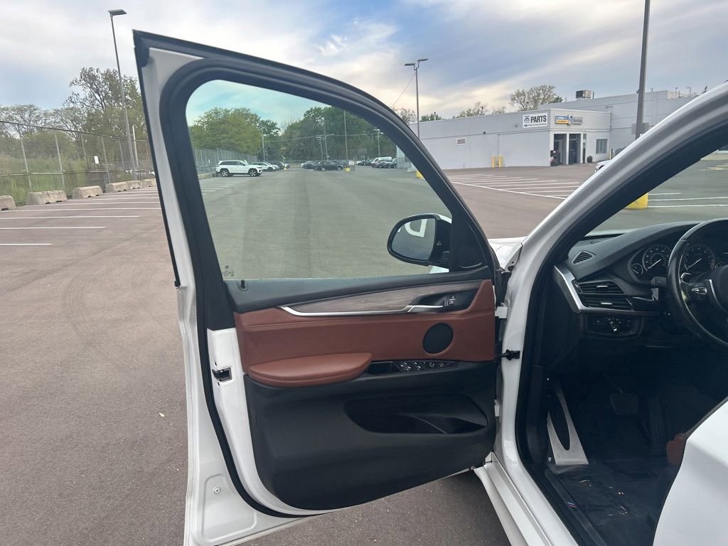 Used 2017 BMW X5 xDrive40e AWD/4WD image 13