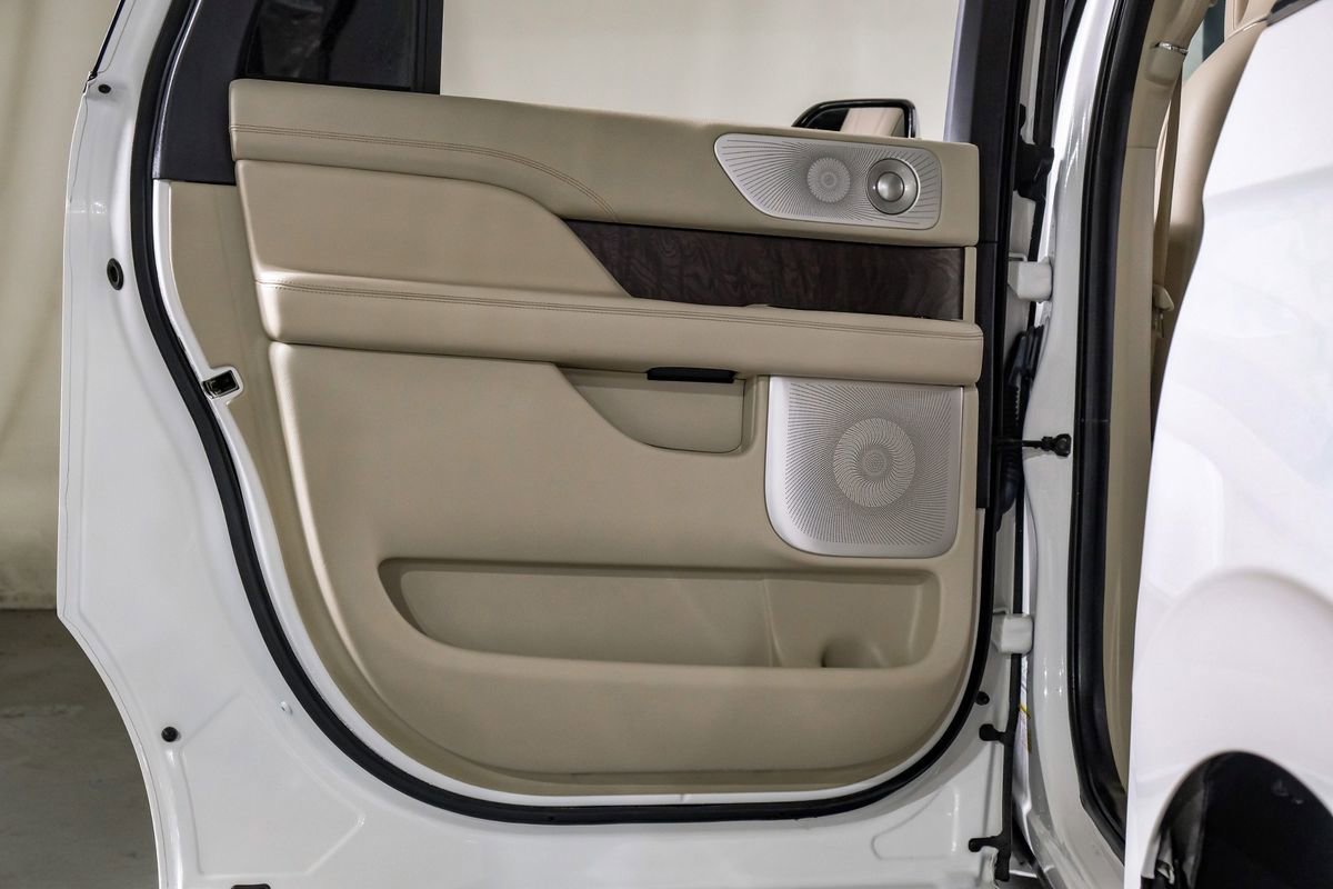 Used 2020 Lincoln Navigator L Reserve w/ Luxury Package image 37