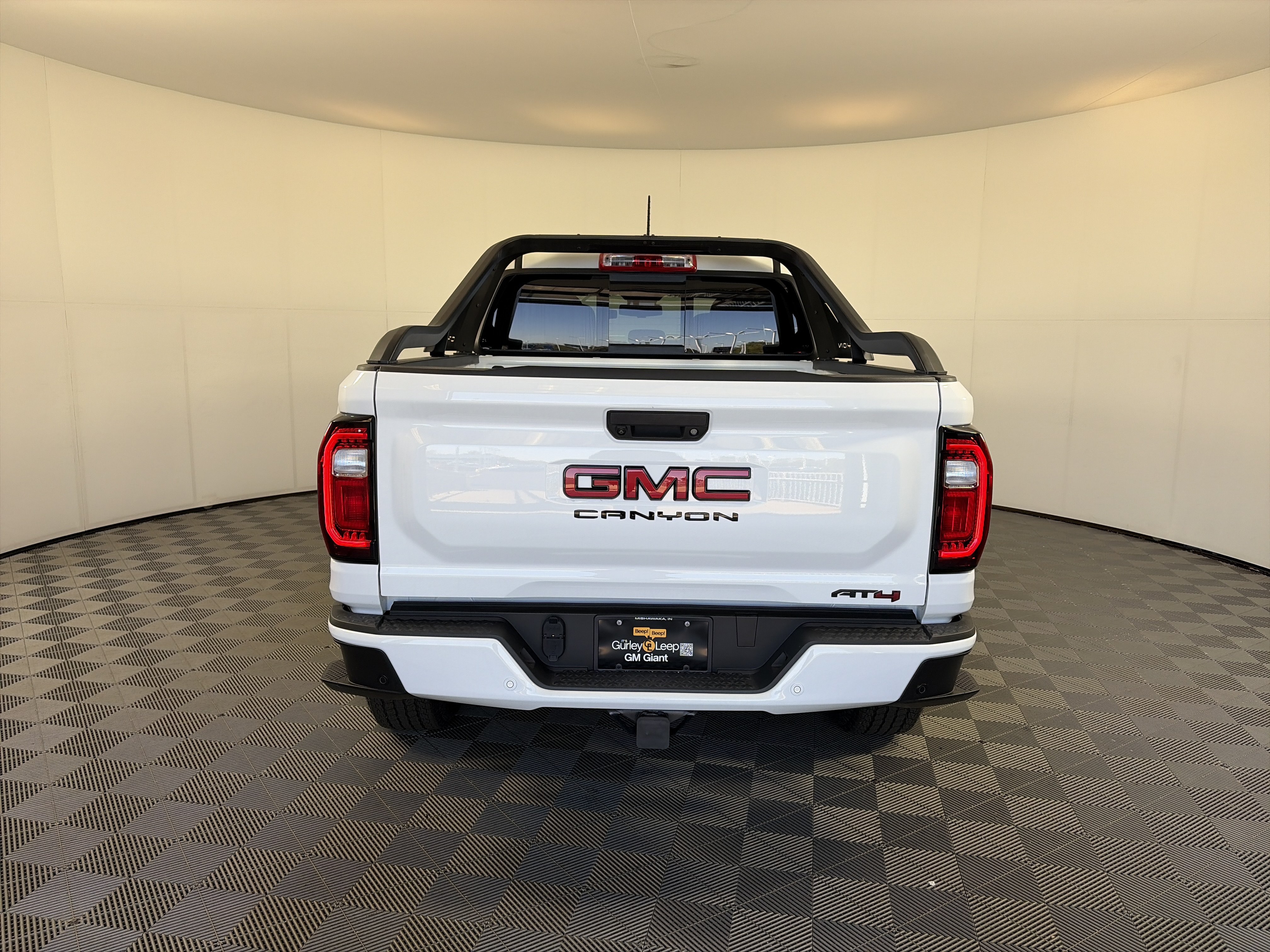 Used 2025 GMC Canyon AT4 AWD/4WD image 9