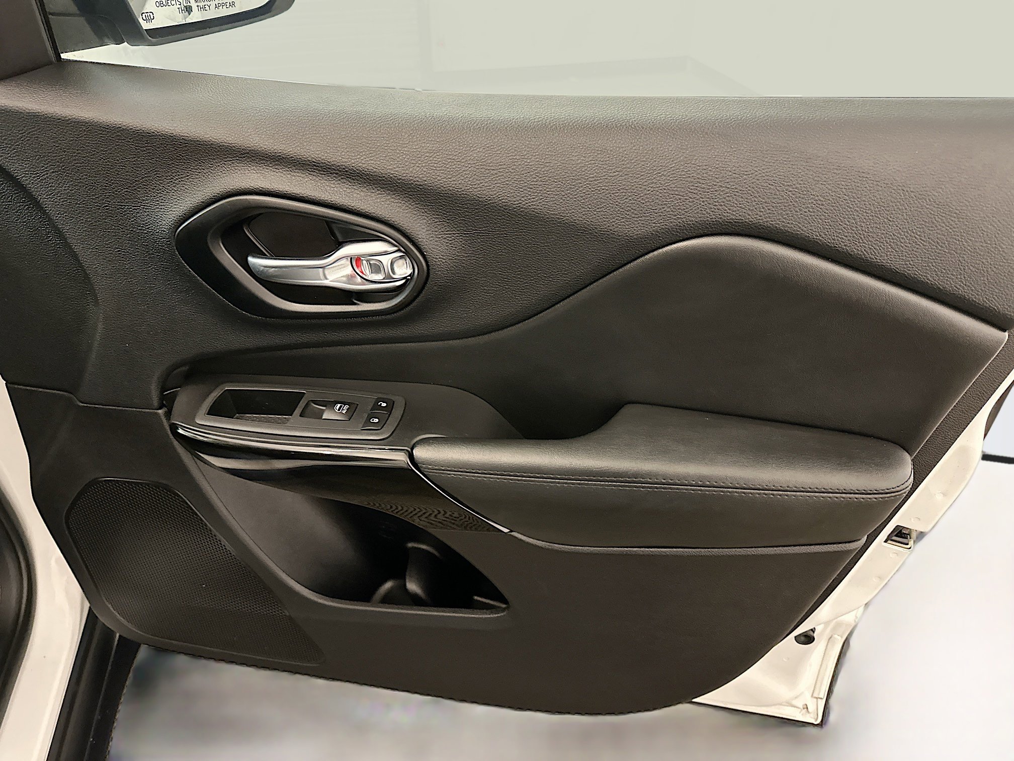 Used 2021 Jeep Cherokee Latitude Plus image 32