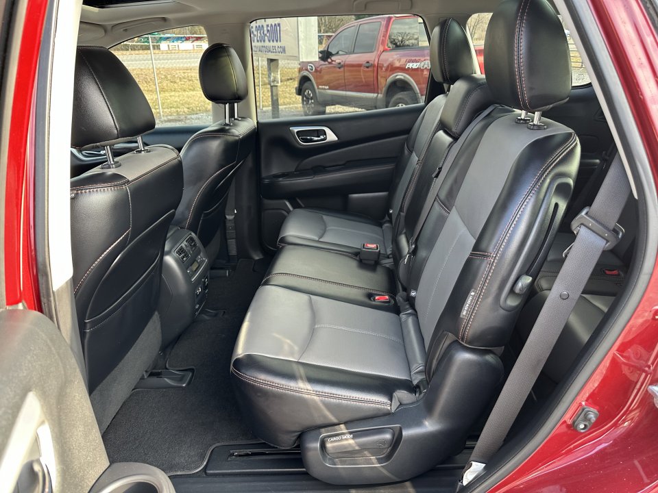 Used 2020 Nissan Pathfinder SL image 17