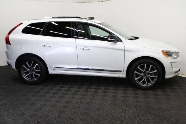 Used 2017 Volvo XC60 T6 Dynamic w/ Preferred Option Package AWD/4WD image 4