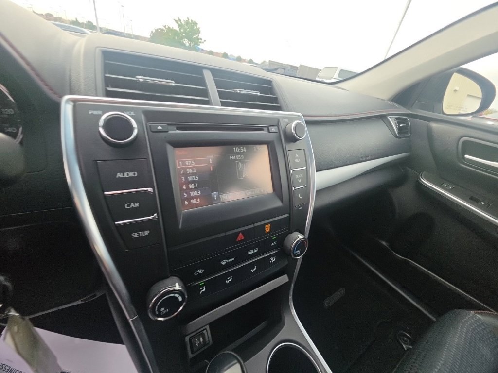 Used 2015 Toyota Camry SE w/ Moonroof Package FWD image 20