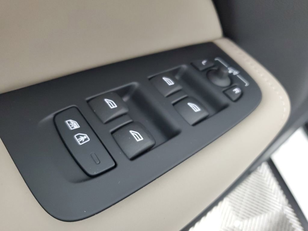 New 2026 Volvo XC60 T8 Plus w/ Protection Package Premier image 20