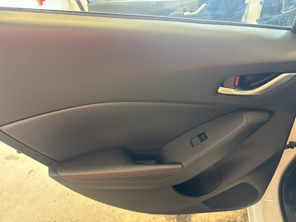 Used 2014 MAZDA MAZDA3 s Touring FWD image 27