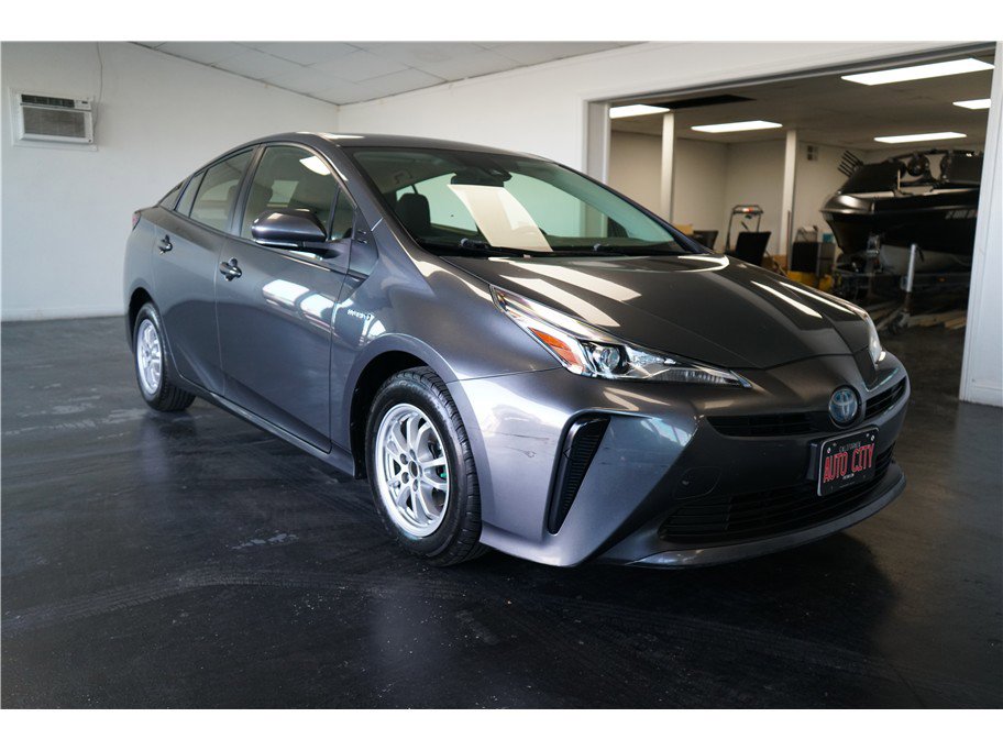 Used 2020 Toyota Prius L Eco w/ Carpet Mat Package image 9