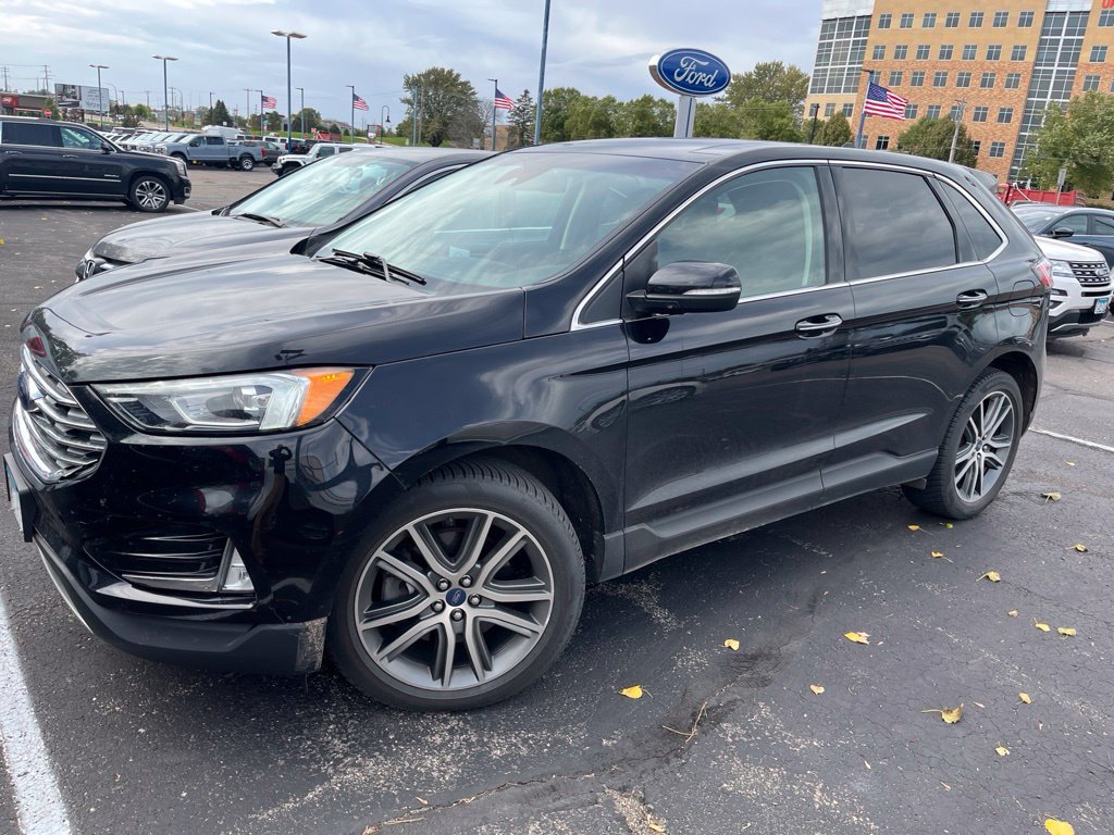 Used 2019 Ford Edge Titanium w/ Cold Weather Package AWD/4WD image 4