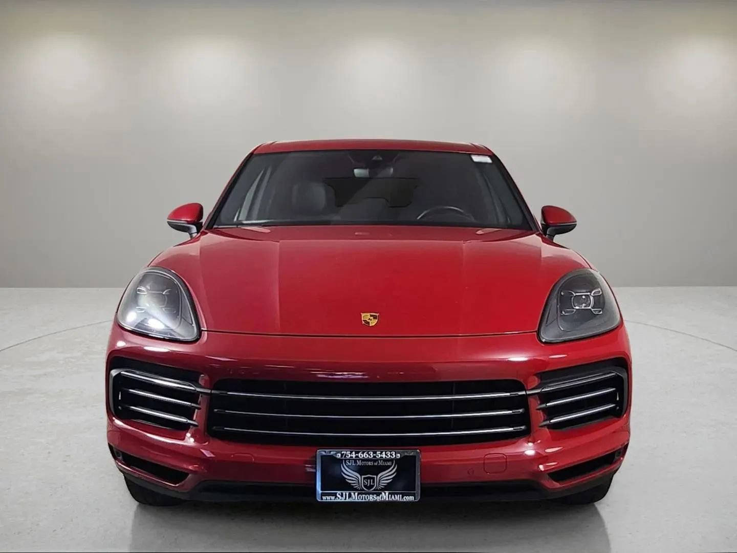 Used 2021 Porsche Cayenne E-Hybrid Sport Utility 4D image 2