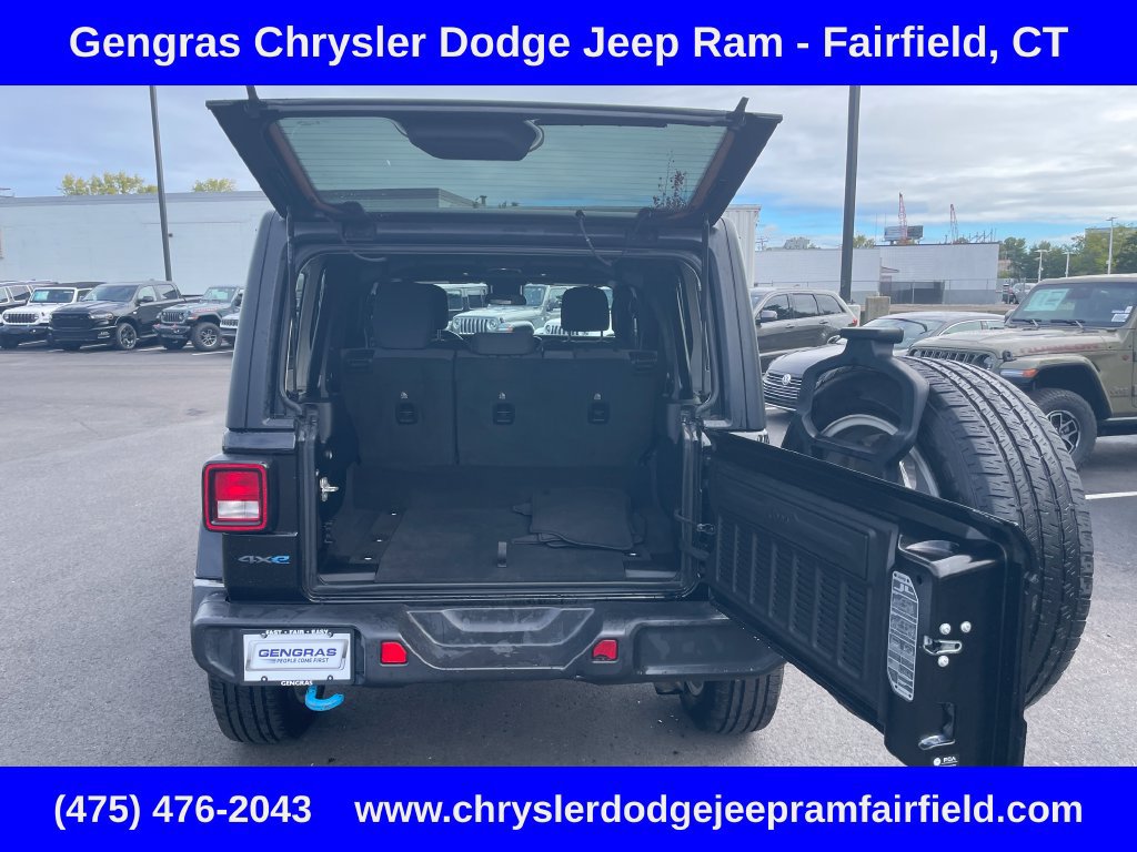Certified 2024 Jeep Wrangler Unlimited w/ Convenience Group AWD/4WD image 33