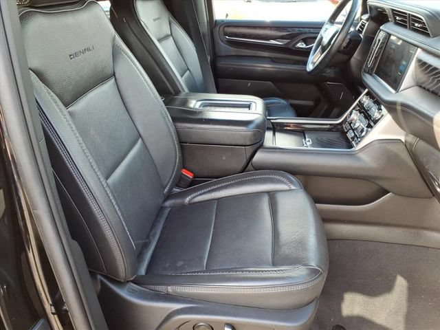Used 2023 GMC Yukon XL Denali AWD/4WD image 28