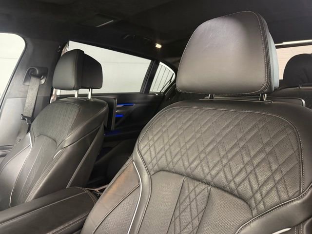 Used 2017 BMW ALPINA B7 xDrive image 5