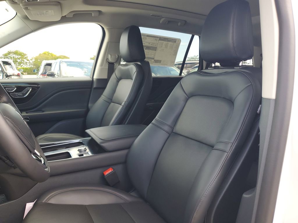 New 2026 Lincoln Aviator 2WD w/ Jet Appearance Package image 23