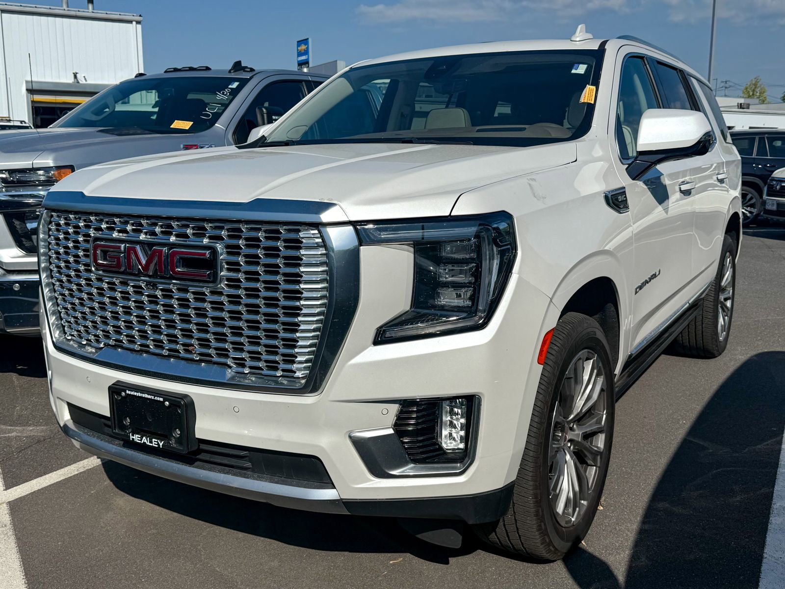 Used 2021 GMC Yukon Denali w/ Denali Premium Package AWD/4WD image 3