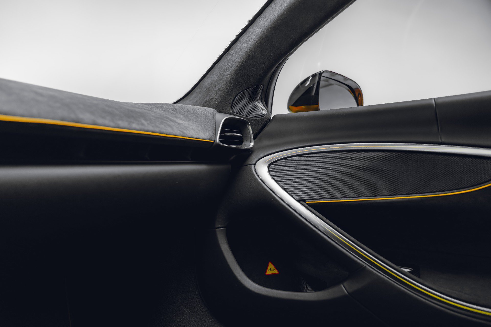 Used 2023 McLaren Artura RWD image 46