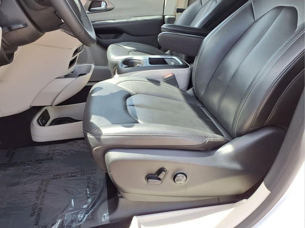Used 2024 Chrysler Pacifica Limited FWD image 23