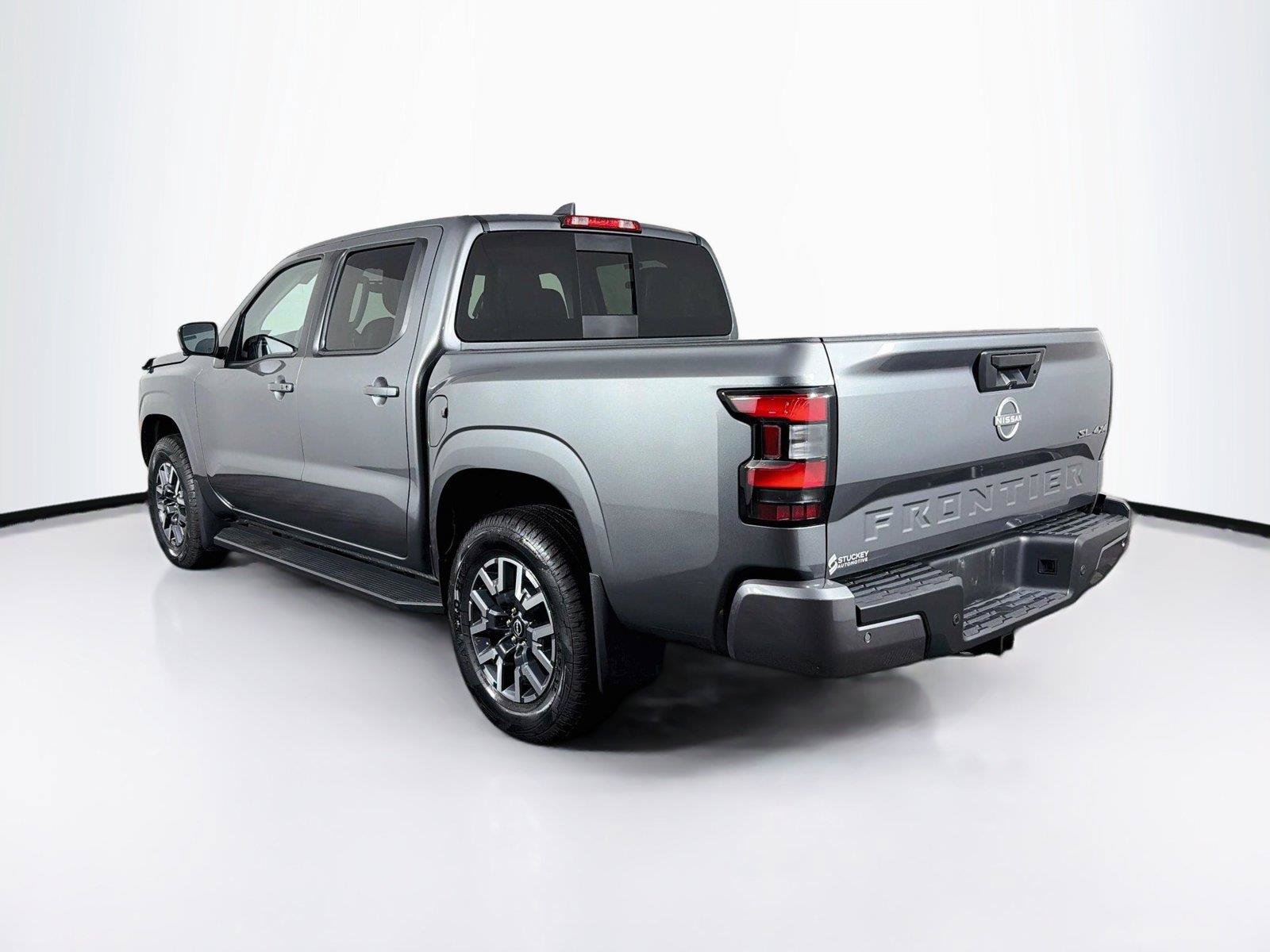 Used 2025 Nissan Frontier SL AWD/4WD image 9