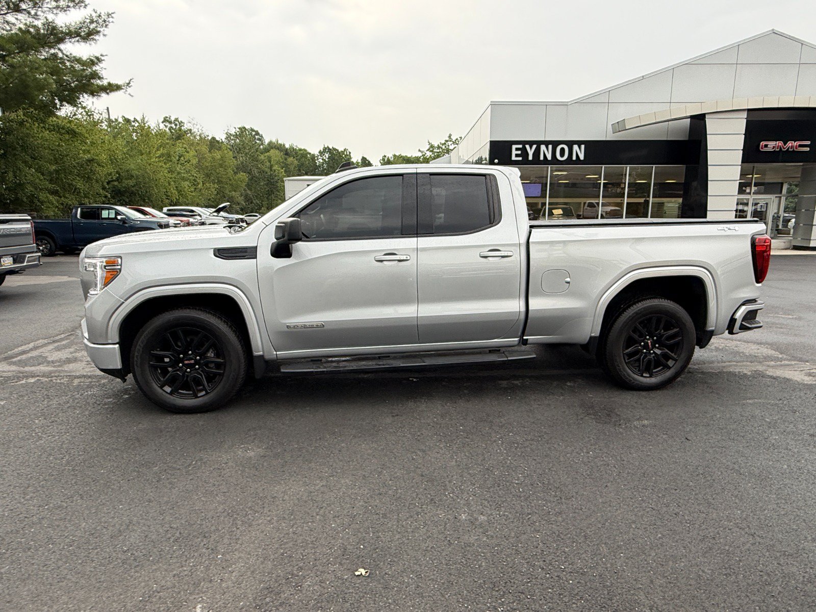Certified 2022 GMC Sierra 1500 Elevation w/ LPO, Elevation Black Package AWD/4WD image 2