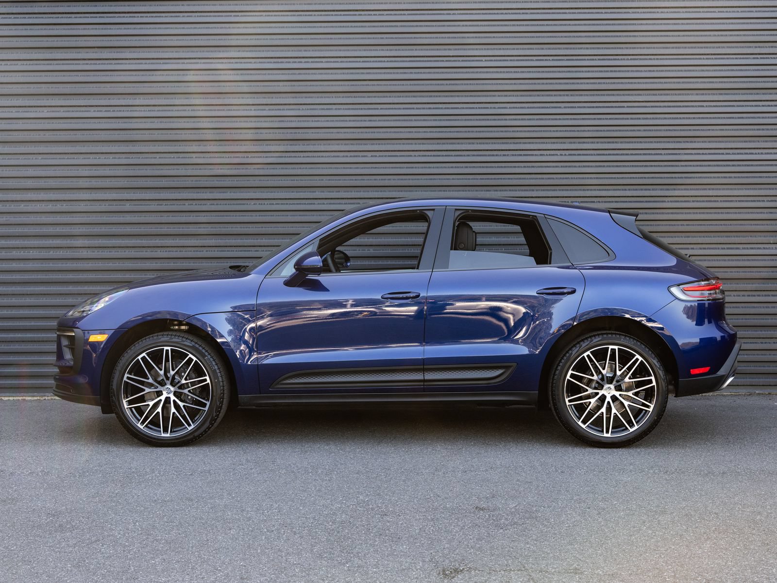 Certified 2026 Porsche Macan AWD/4WD image 2
