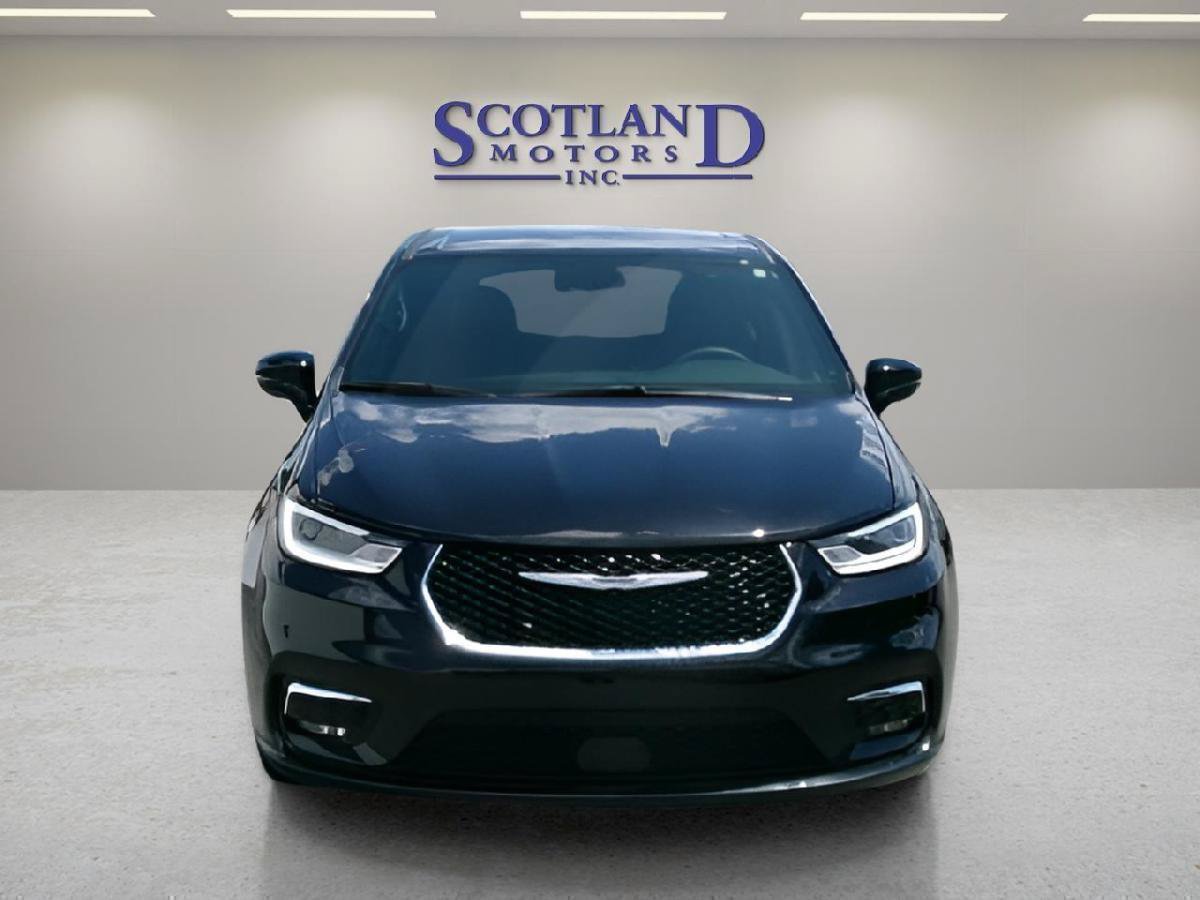 Used 2025 Chrysler Pacifica Select FWD image 3