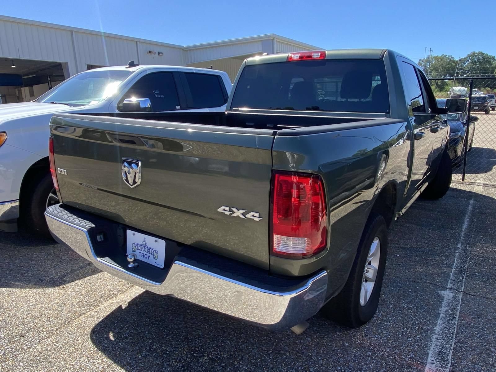 Used 2021 RAM 1500 Classic SLT AWD/4WD image 3