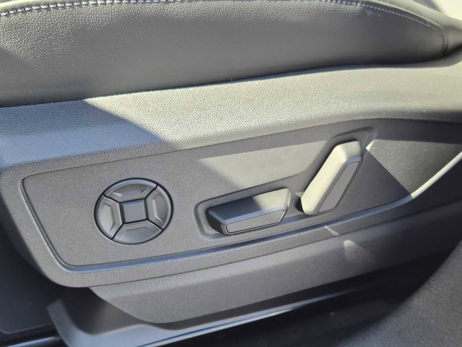 New 2025 Audi SQ5 Premium Plus image 16