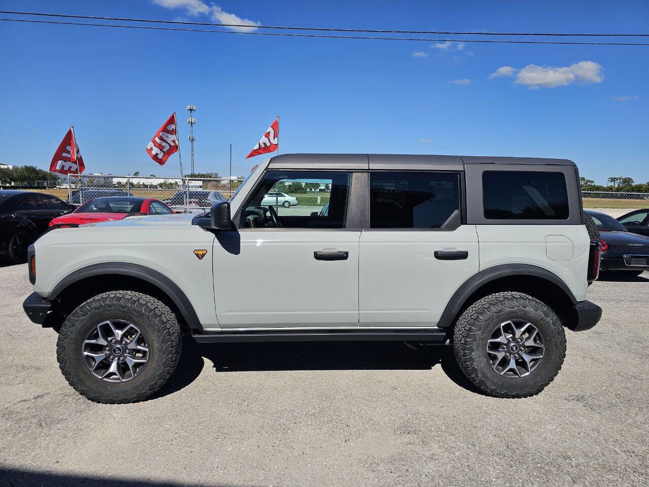 Used 2023 Ford Bronco Badlands image 5