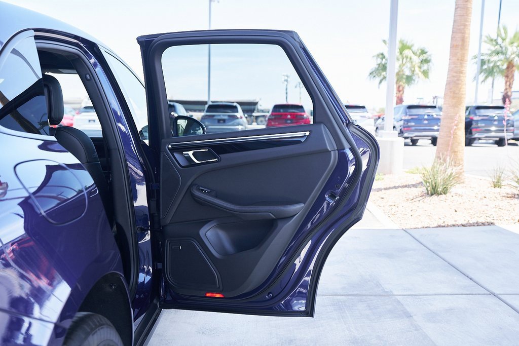 Used 2024 Porsche Macan image 13