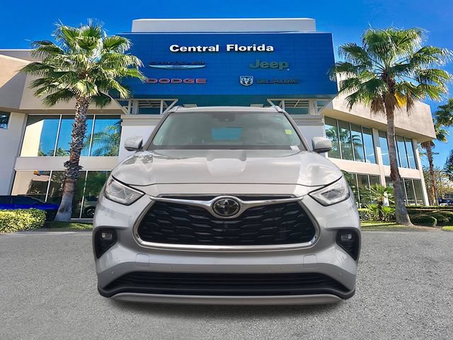 Used 2021 Toyota Highlander Platinum FWD image 3