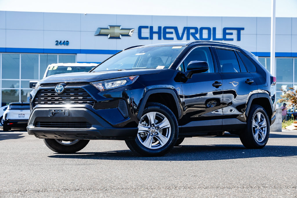Used 2022 Toyota RAV4 LE AWD/4WD image 1