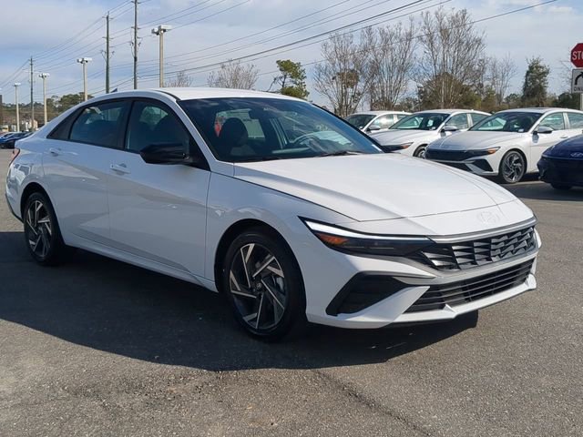 New 2025 Hyundai Elantra Sport FWD image 3