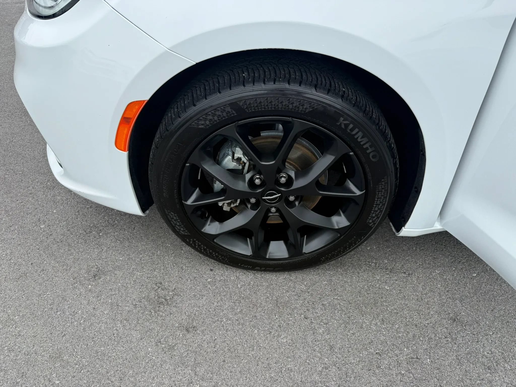 Used 2025 Chrysler Pacifica Limited FWD image 25