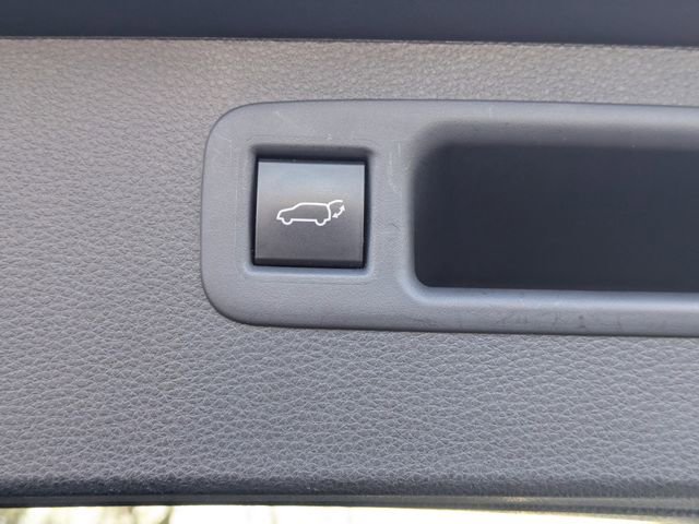 Used 2023 Toyota Highlander XLE image 14