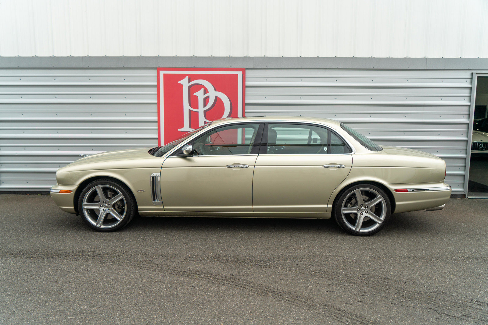 Used 2006 Jaguar XJ Vanden Plas Super V8 Portfolio RWD image 60