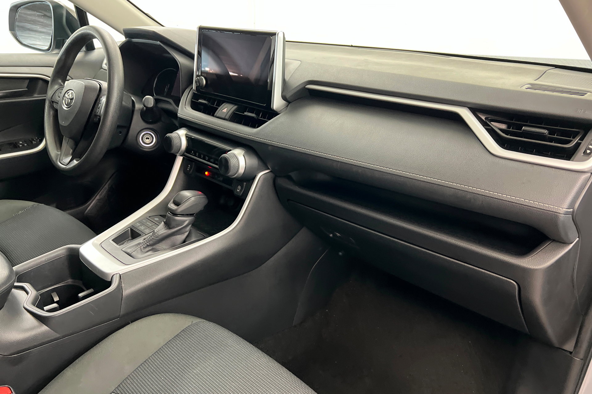 Used 2024 Toyota RAV4 LE image 25