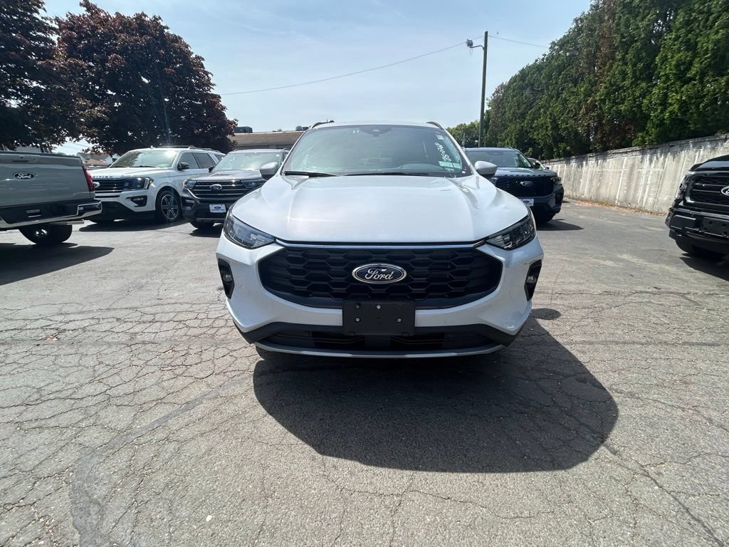 Used 2025 Ford Escape ST-Line Select AWD/4WD image 2