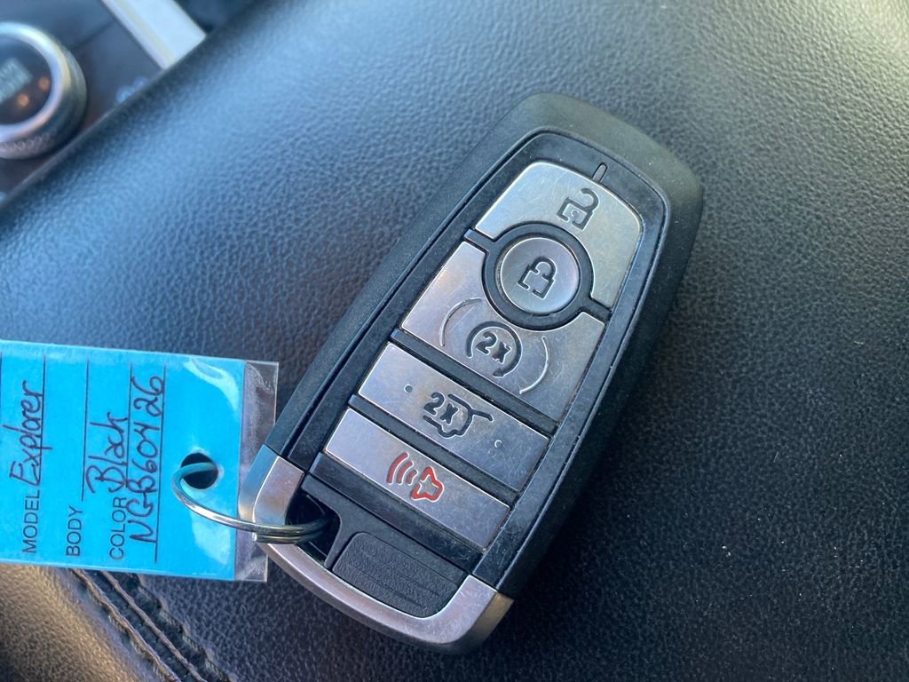 Used 2022 Ford Explorer XLT w/ Equipment Group 202A image 33