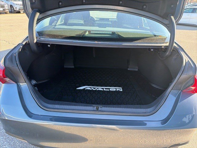 Used 2019 Toyota Avalon Limited FWD image 15