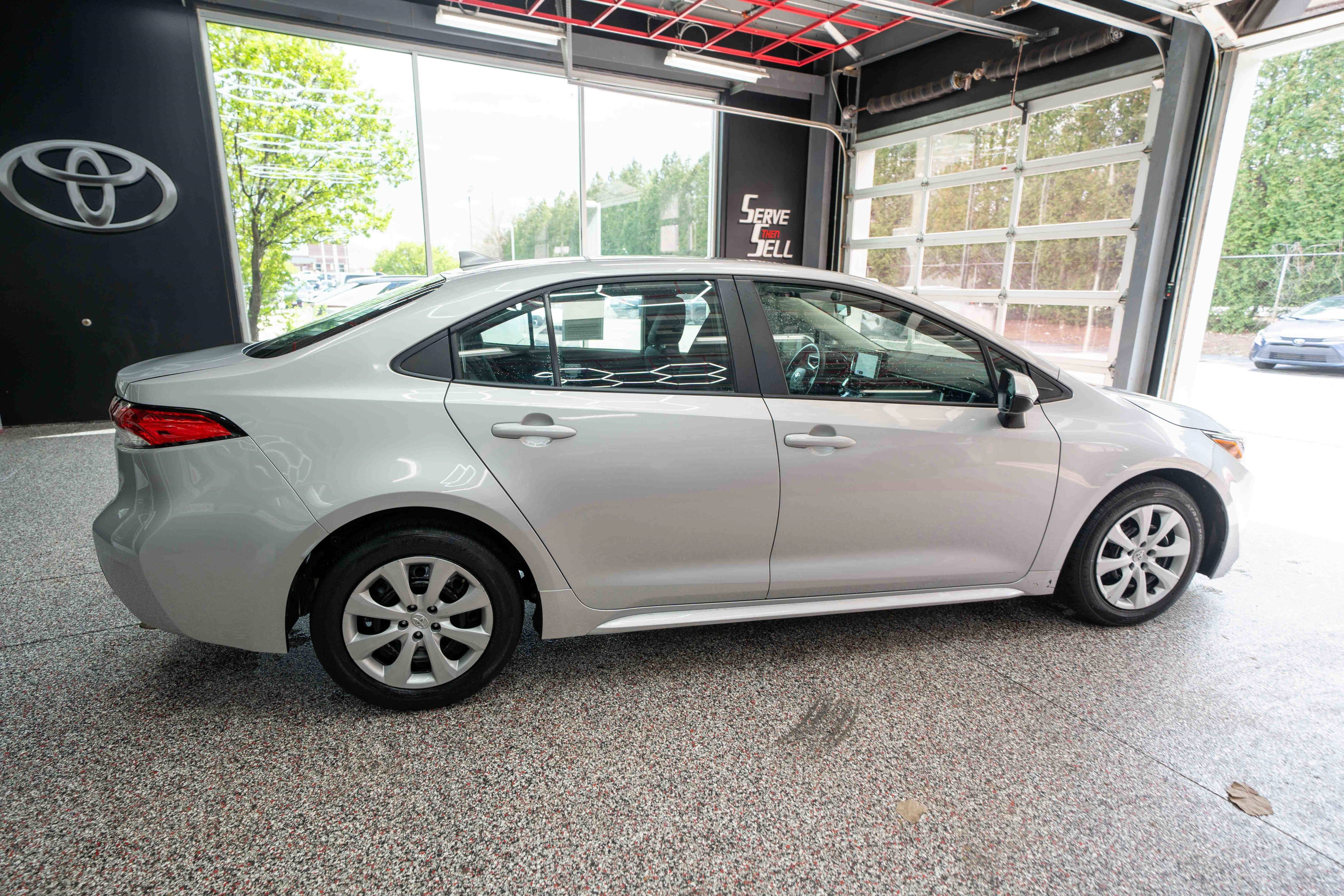 Used 2023 Toyota Corolla LE image 4