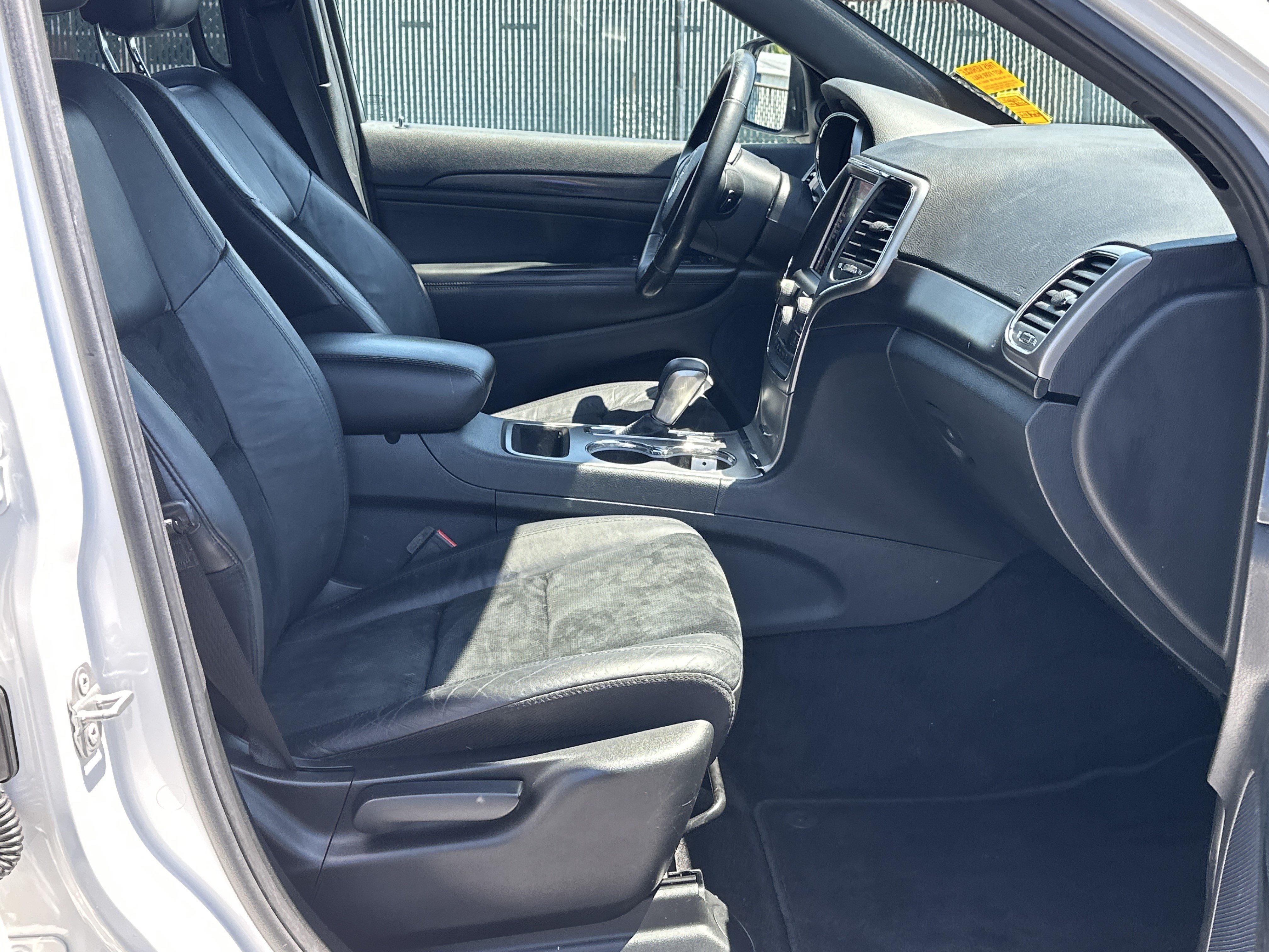 Used 2018 Jeep Grand Cherokee Altitude RWD image 12
