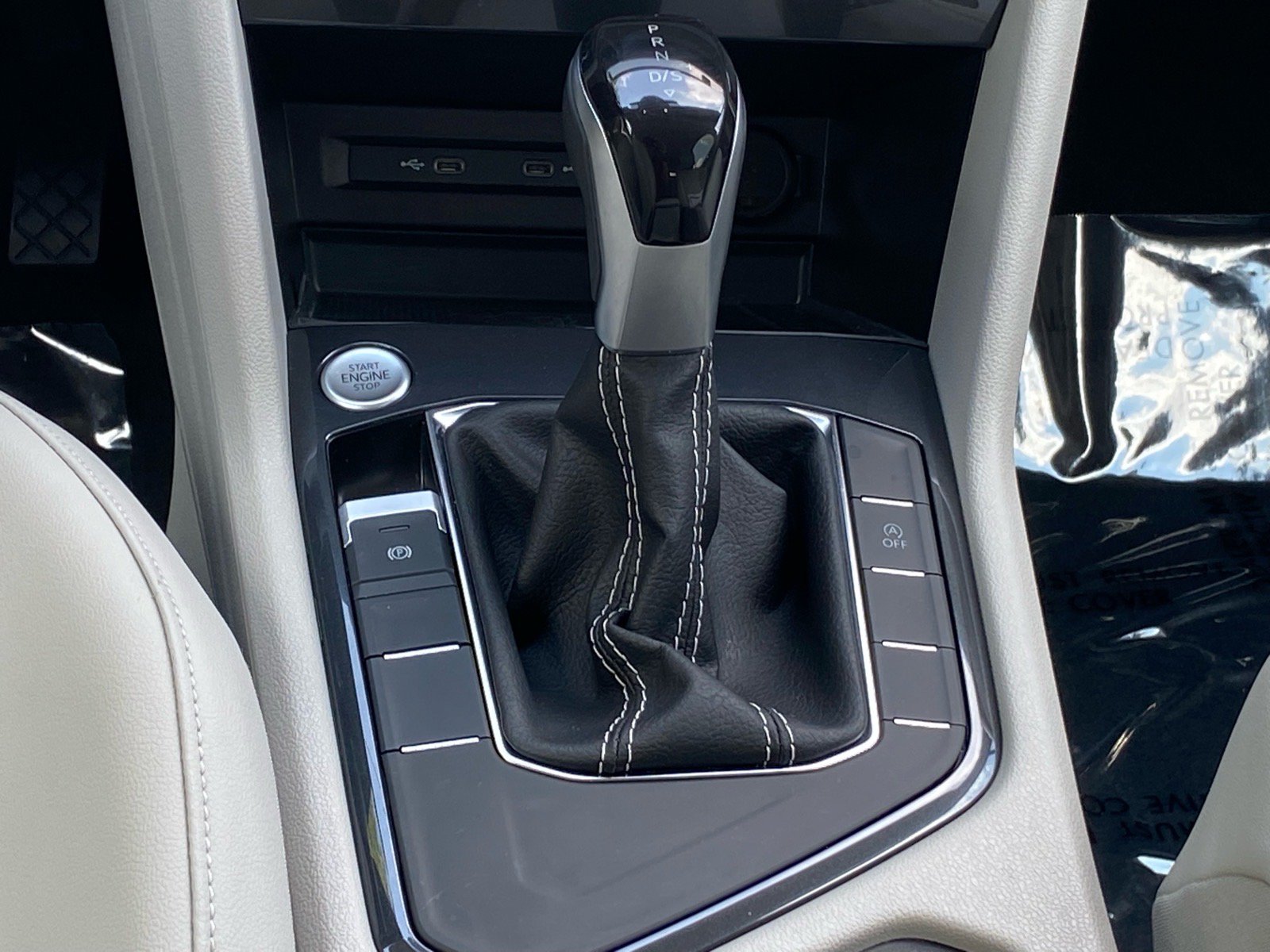Certified 2023 Volkswagen Tiguan SE FWD image 10