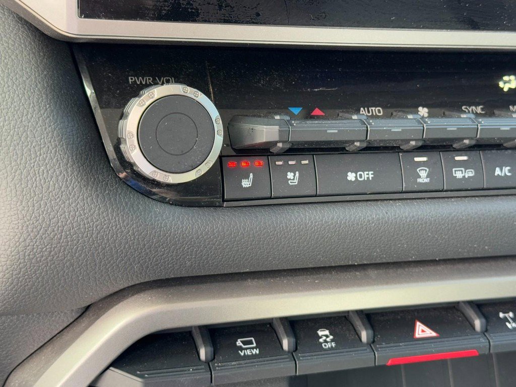 Used 2024 Toyota Tundra Limited image 21