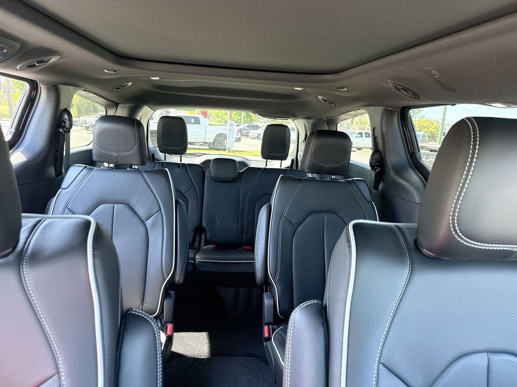 New 2026 Chrysler Pacifica Limited w/ Trailer Tow Group image 28