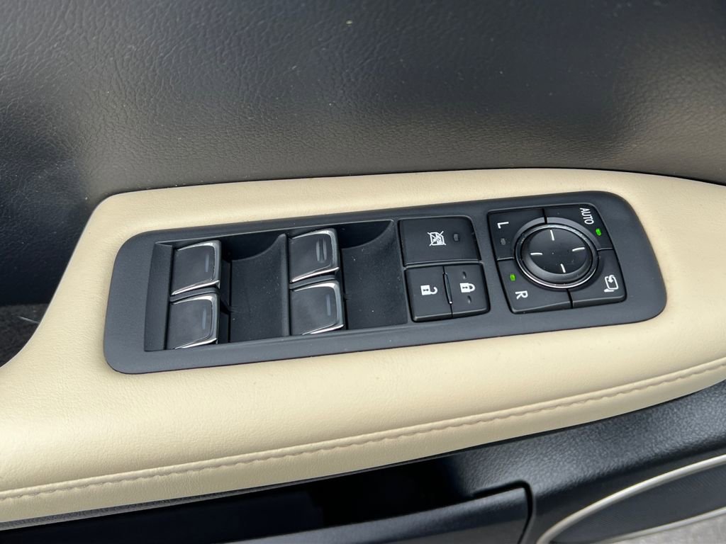 Used 2022 Lexus RX 450hL Luxury image 14