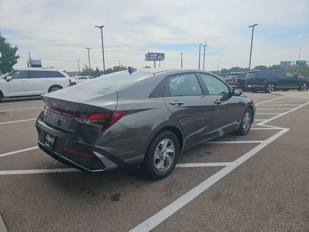New 2026 Hyundai Elantra SE FWD image 5