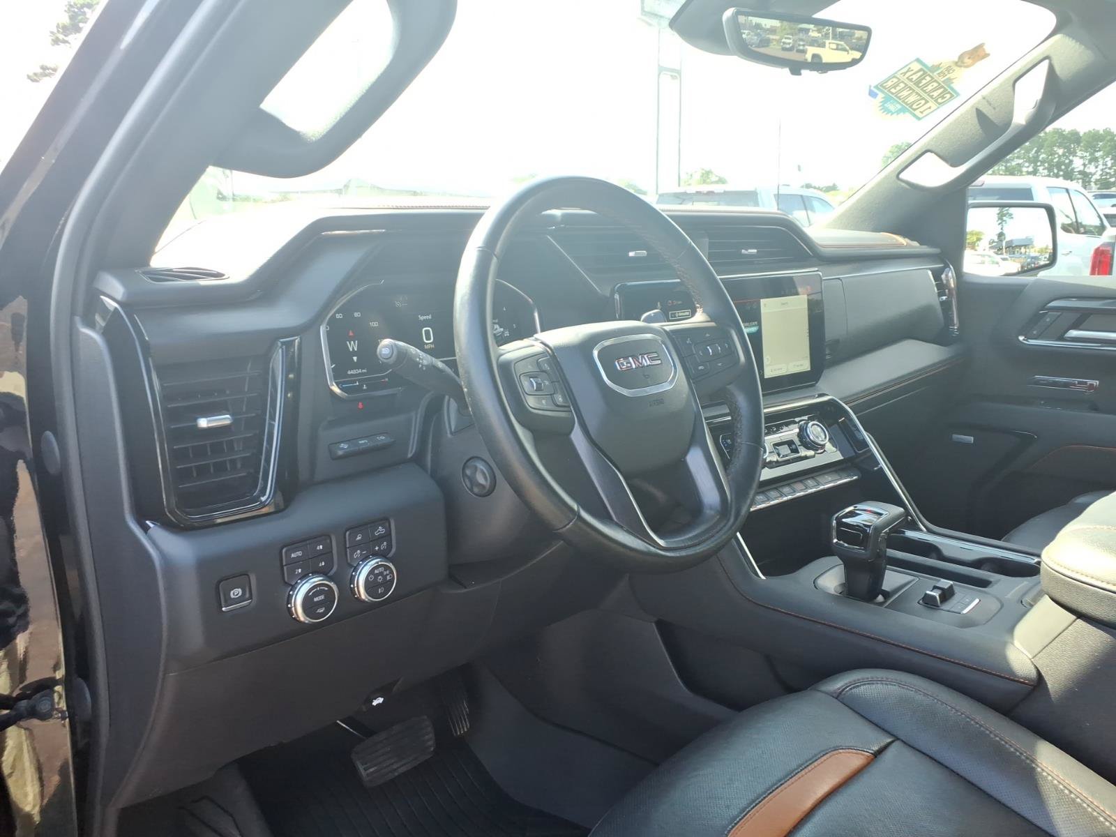 Used 2024 GMC Sierra 1500 AT4 w/ Technology Package AWD/4WD image 7
