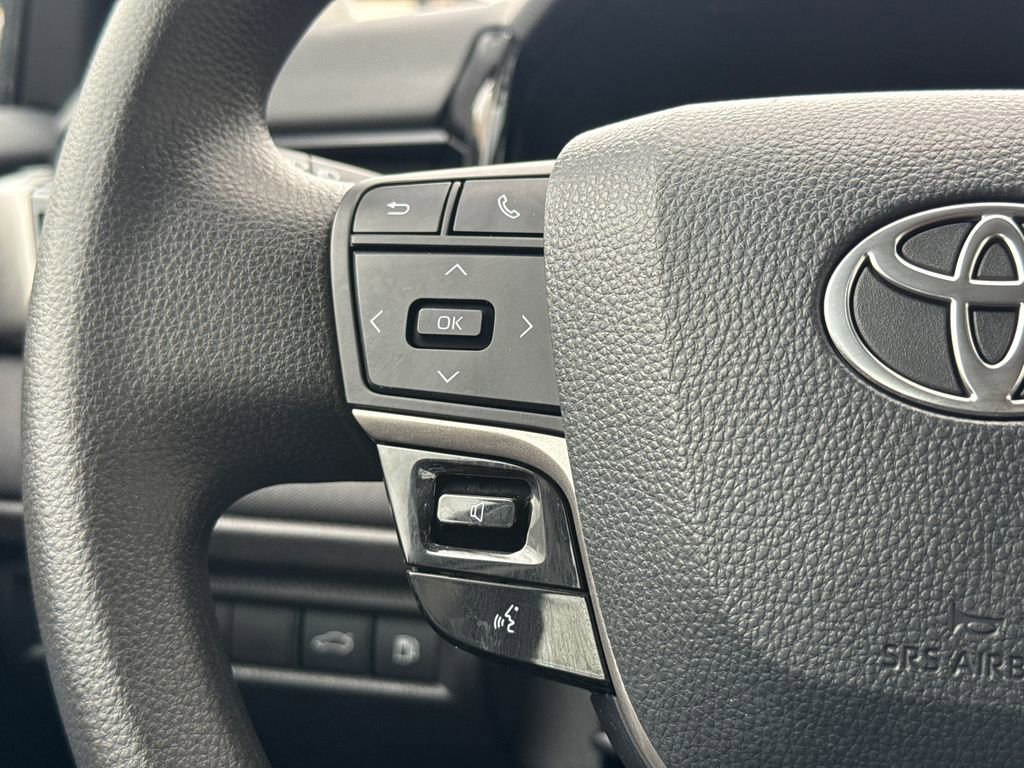 Used 2025 Toyota Camry LE w/ Convenience Package FWD image 28