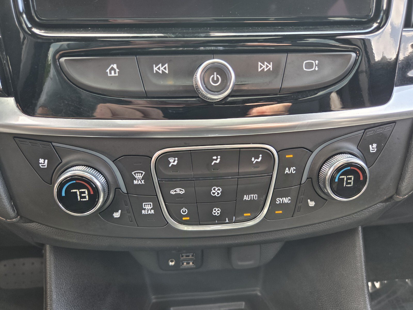 Used 2023 Chevrolet Traverse High Country w/ LPO, Floor Liner Package FWD image 27